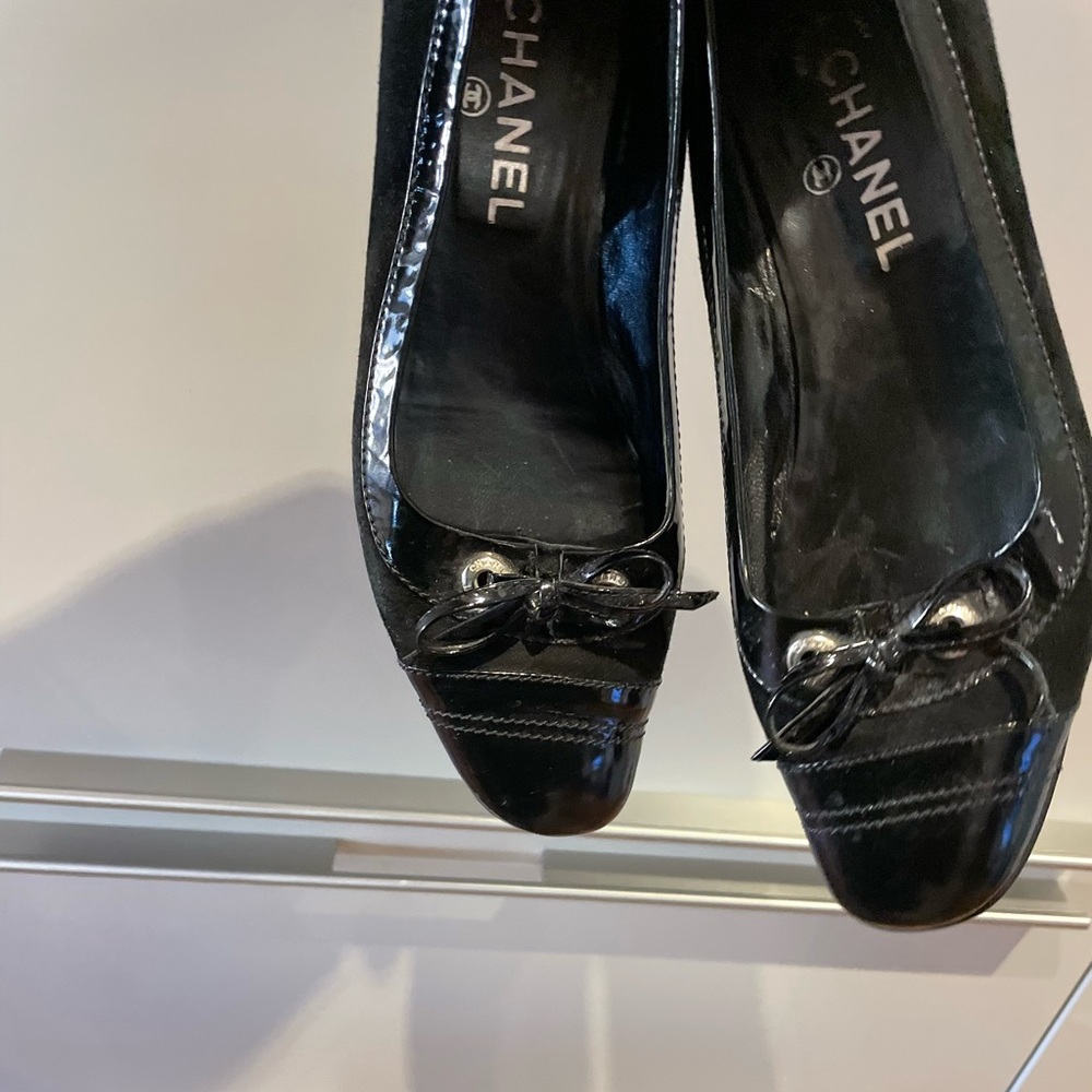 Chanel mini kitten heel comes with dust bags :)